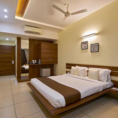 Hotel 3 Leaves Kolhapur Extérieur photo