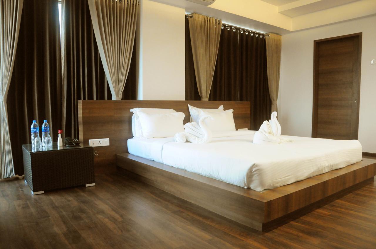 Hotel 3 Leaves Kolhapur Extérieur photo