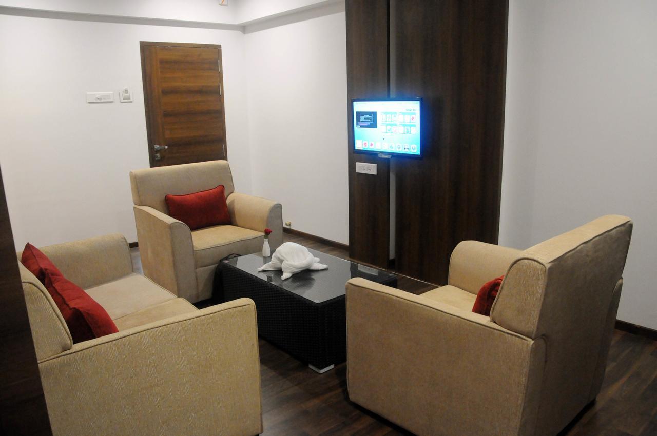 Hotel 3 Leaves Kolhapur Extérieur photo