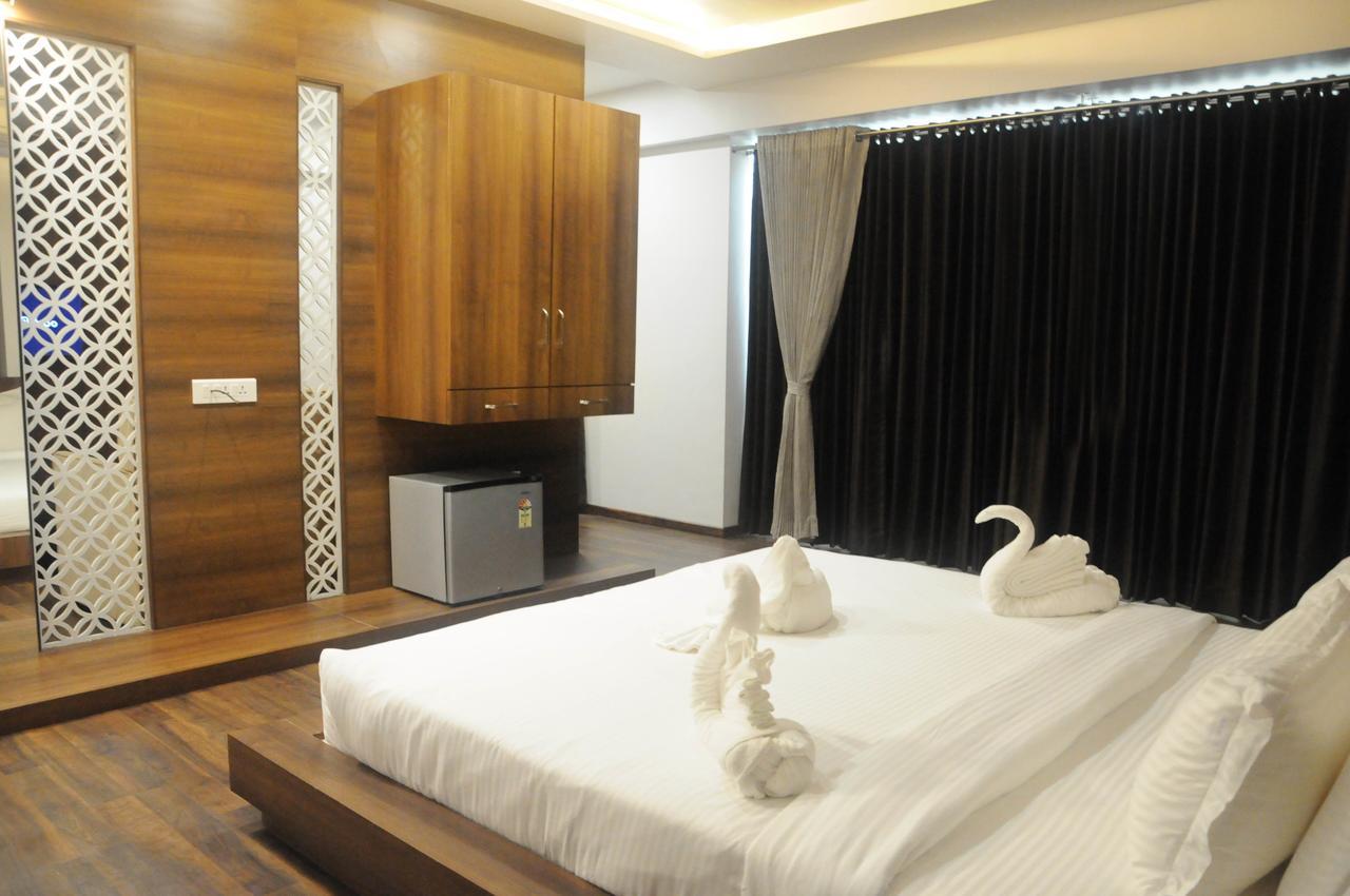 Hotel 3 Leaves Kolhapur Extérieur photo