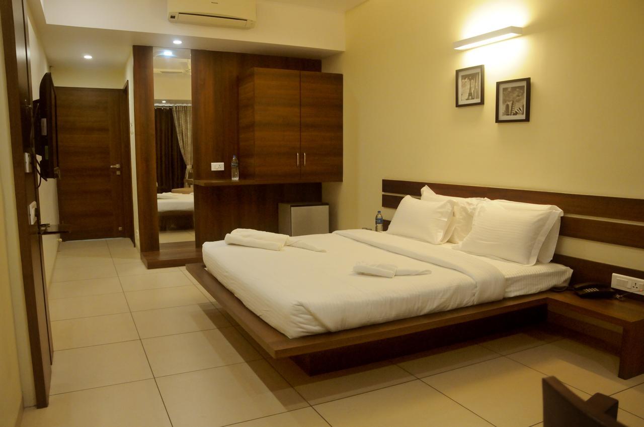 Hotel 3 Leaves Kolhapur Extérieur photo