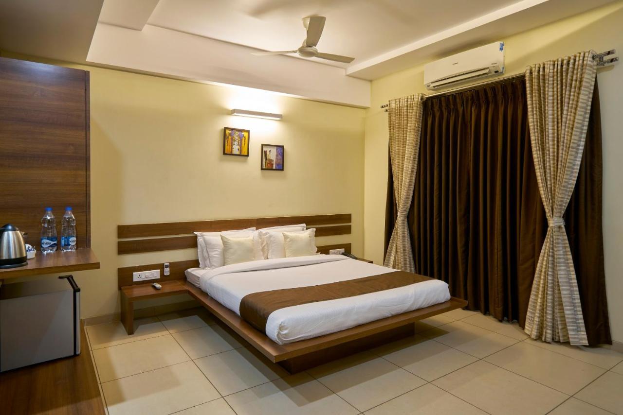Hotel 3 Leaves Kolhapur Extérieur photo
