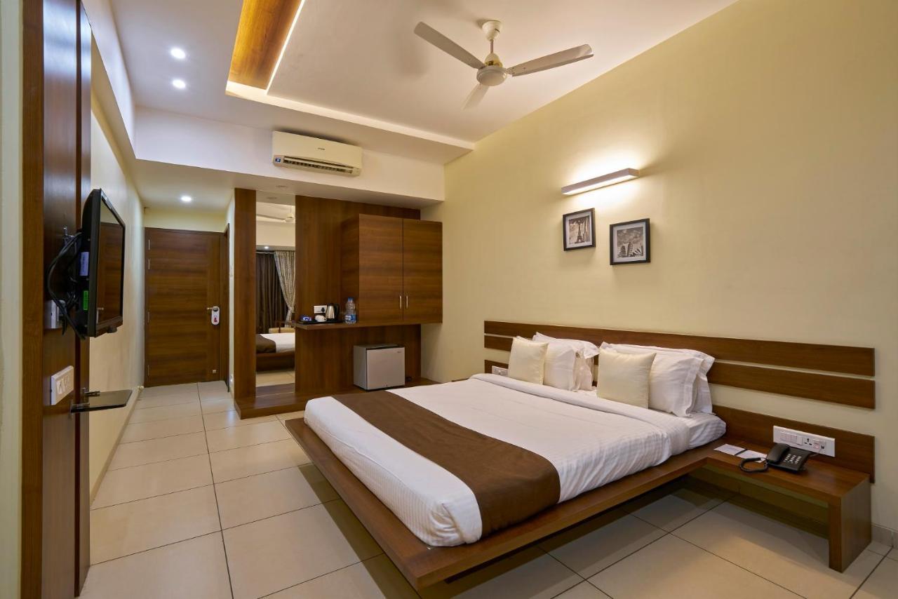 Hotel 3 Leaves Kolhapur Extérieur photo
