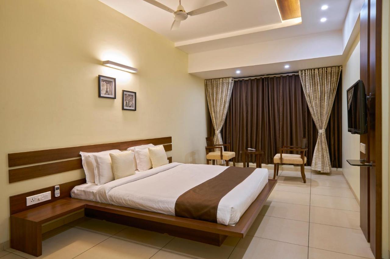Hotel 3 Leaves Kolhapur Extérieur photo