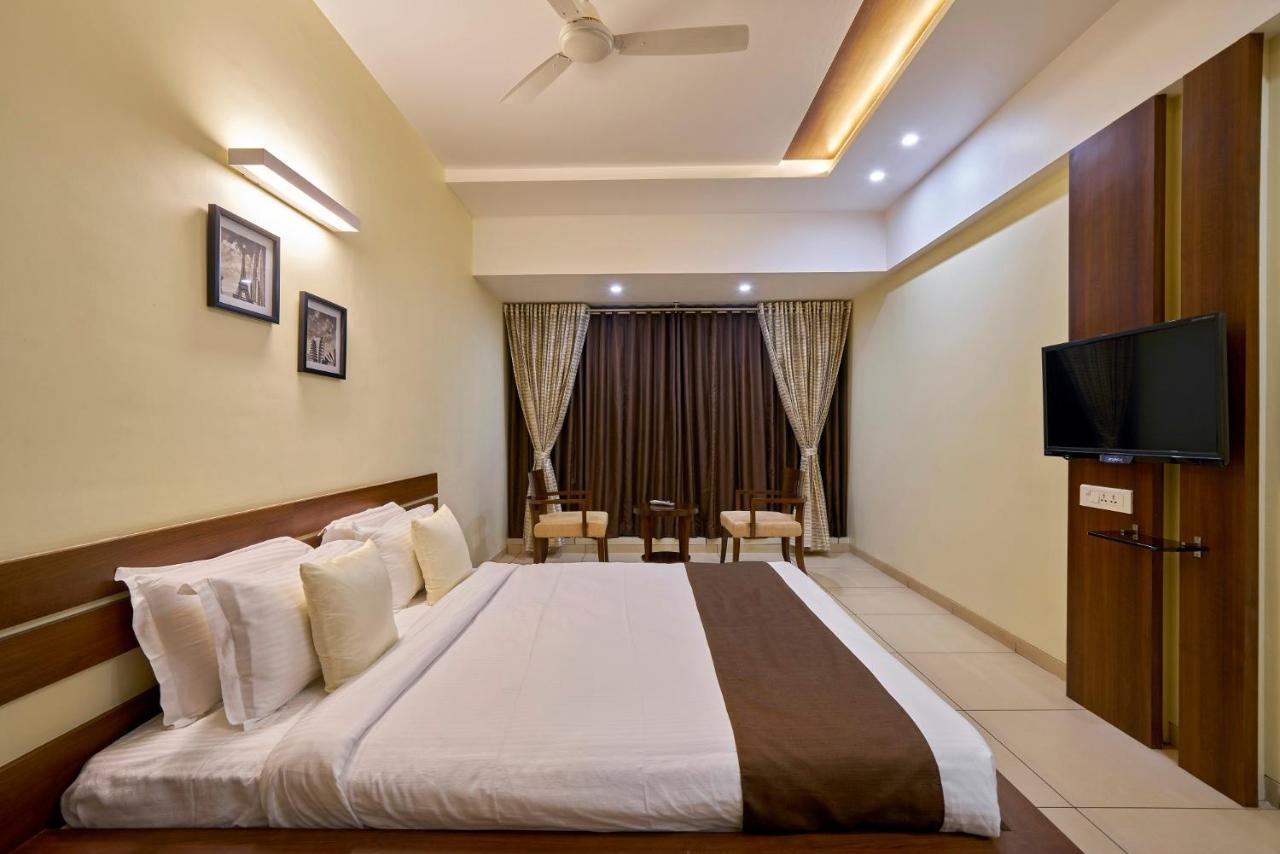 Hotel 3 Leaves Kolhapur Extérieur photo