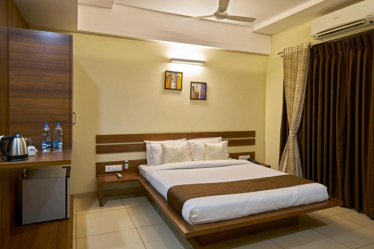 Hotel 3 Leaves Kolhapur Extérieur photo