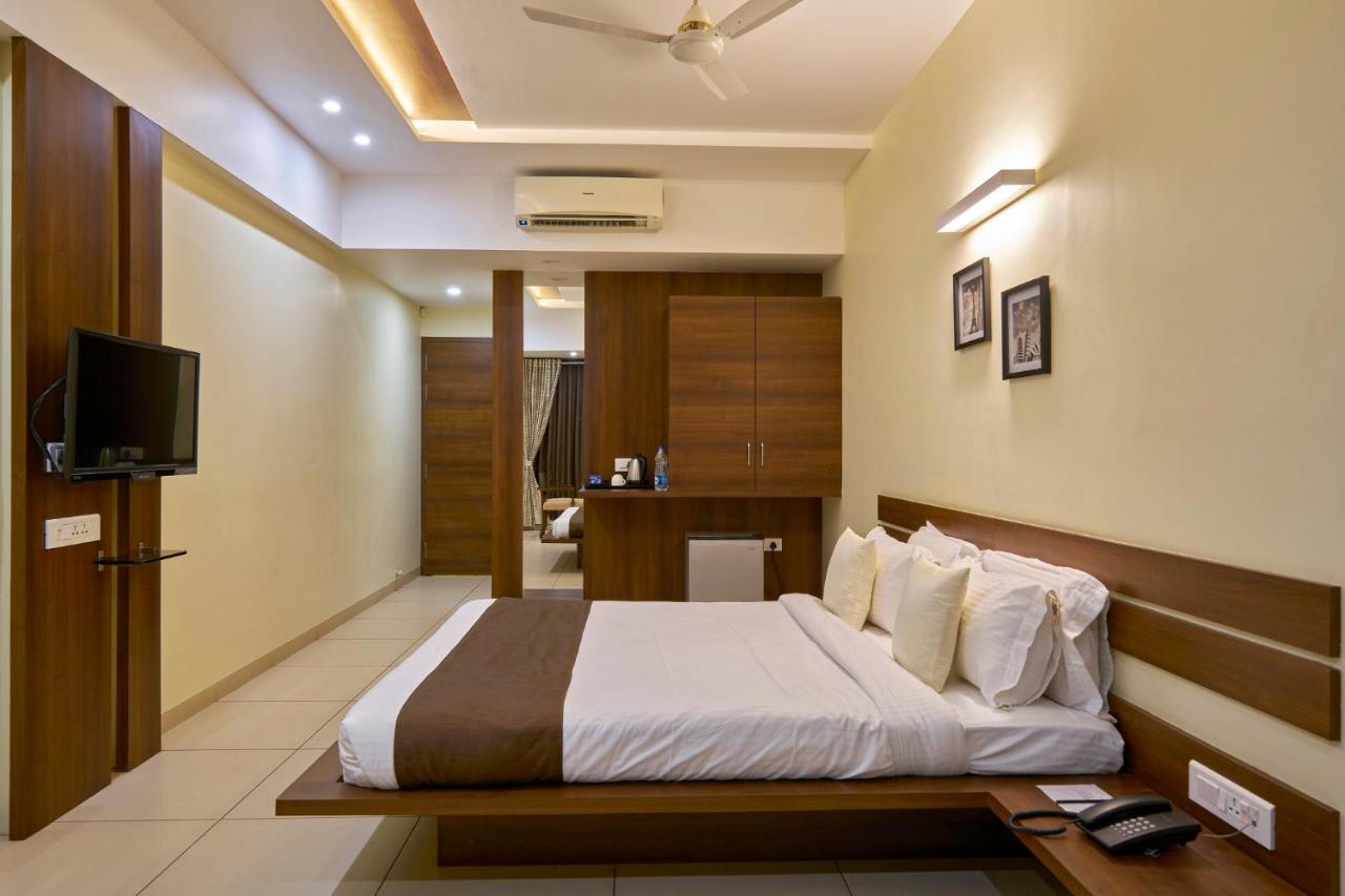 Hotel 3 Leaves Kolhapur Extérieur photo