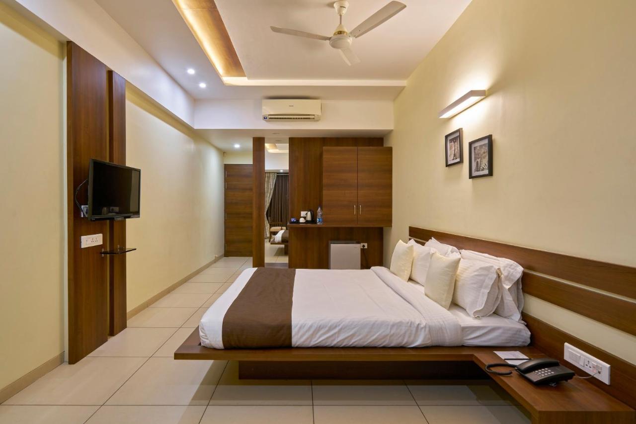 Hotel 3 Leaves Kolhapur Extérieur photo
