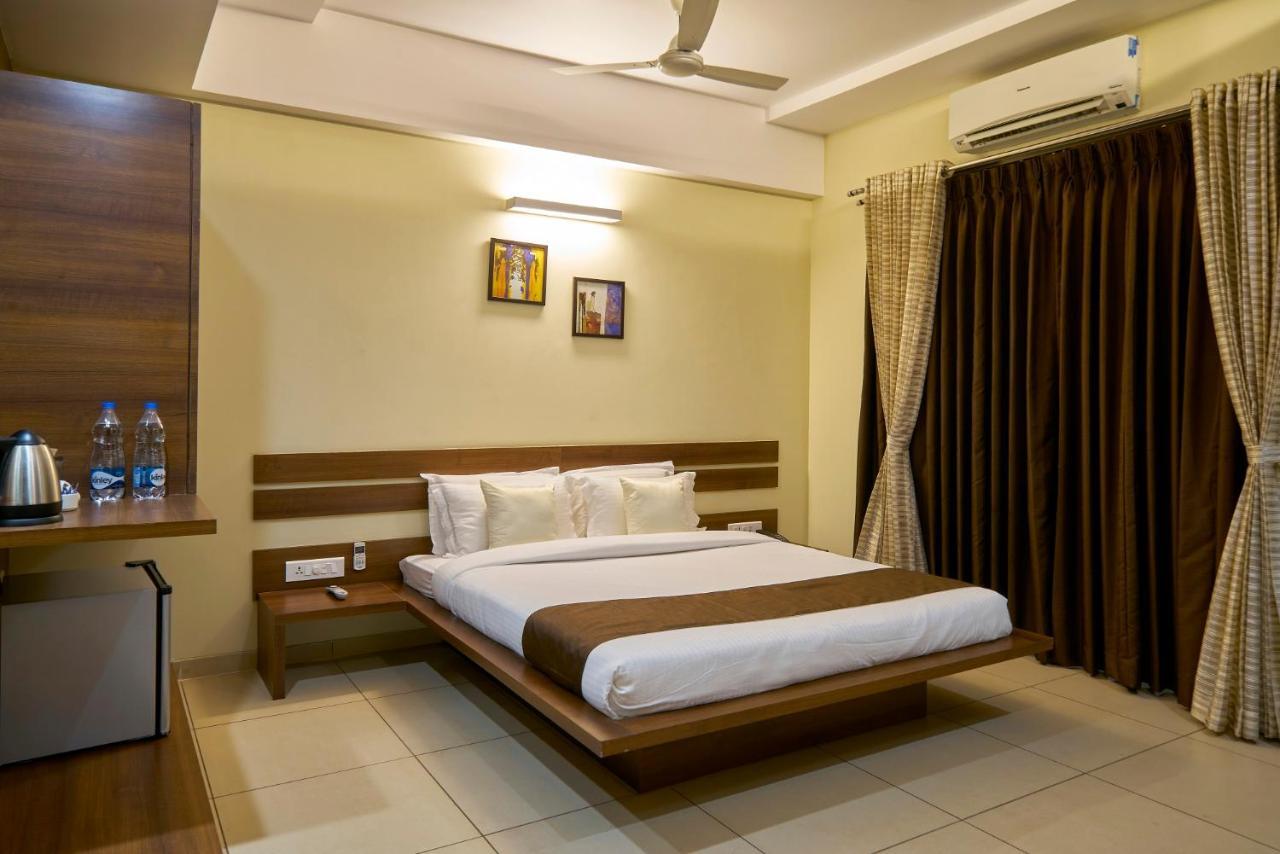 Hotel 3 Leaves Kolhapur Extérieur photo